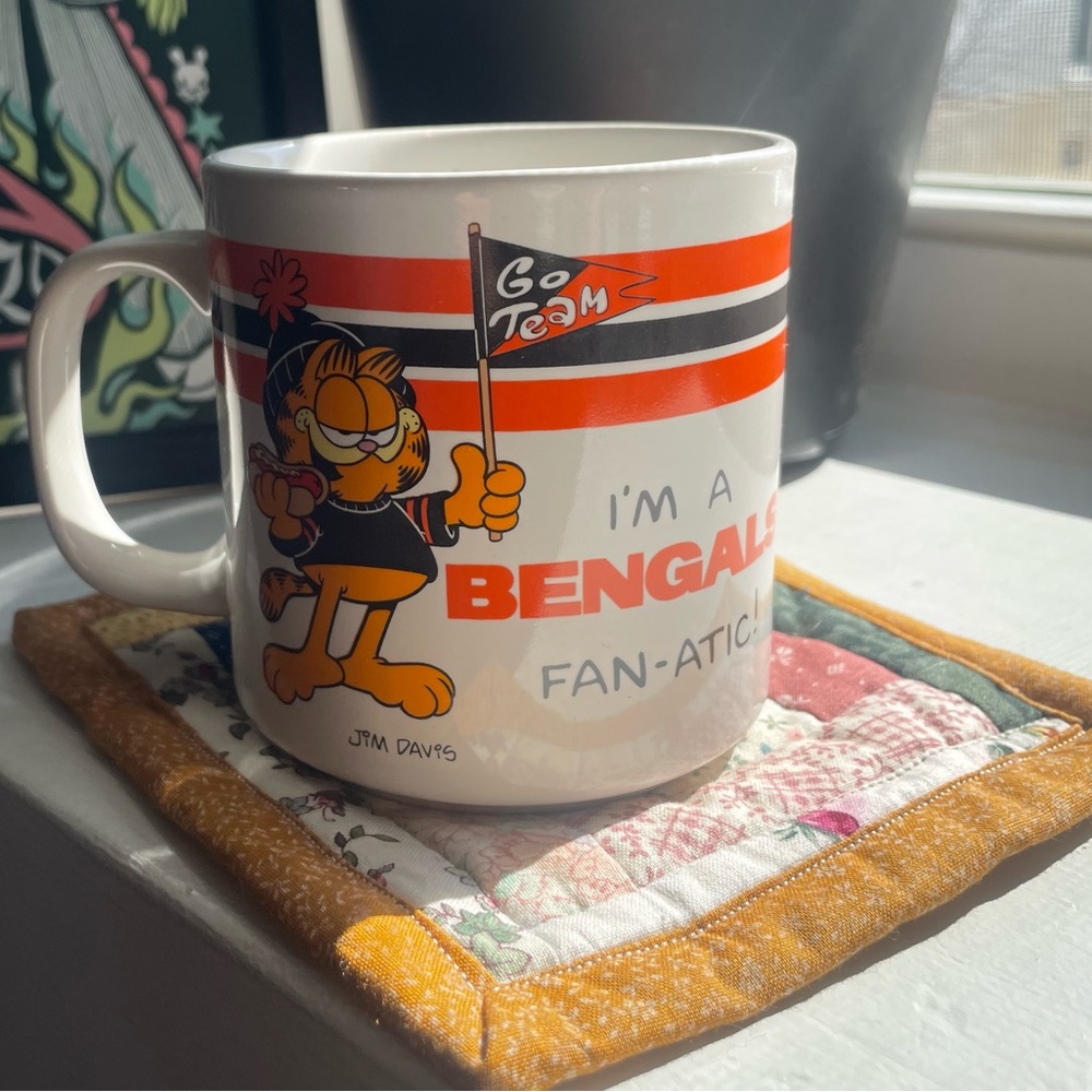 Vintage 70s Garfield Cincinnati Bengals Coffee Mug